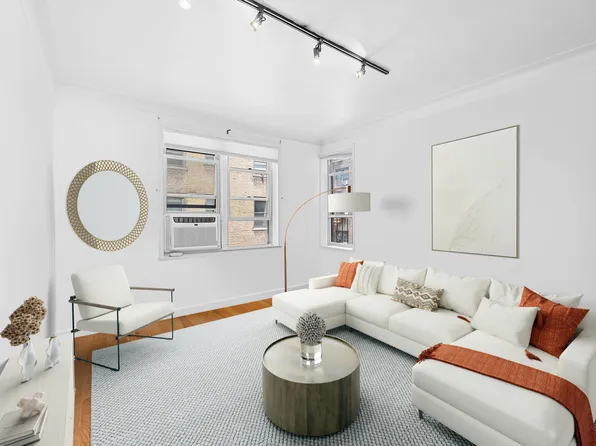 305 W 52nd St APT 4A, New York, NY 10019