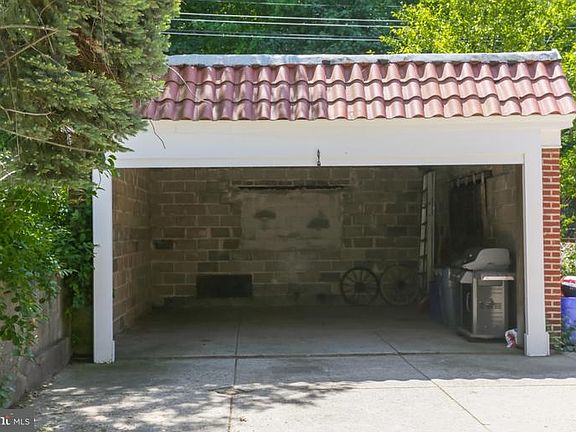 4th image of 4900 Woodland Ave