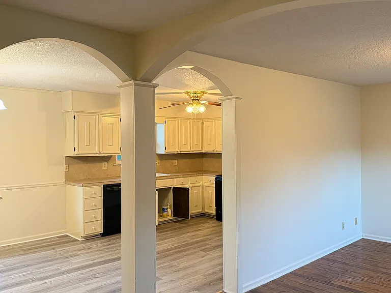7308 Dublin Ln — Photo 2