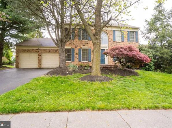 11 Adams Rd, Kendall Park, NJ 08824