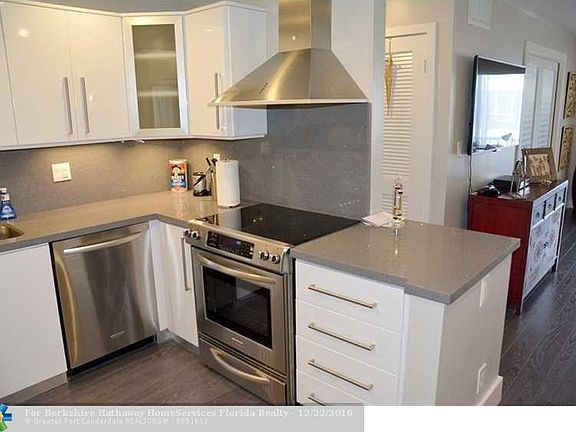 4th image of 6511 Bay Club Dr APT 2