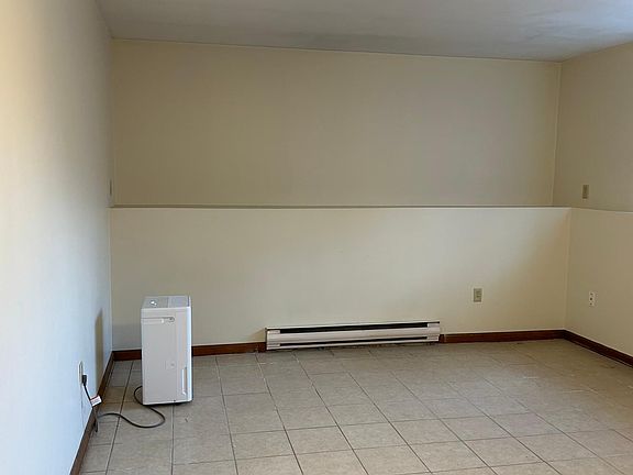4th image of 9 Oak St #2
