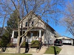 1233 S 17th St, Manitowoc, WI 54220