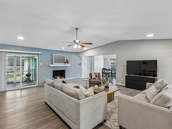 4th image of 605 Meadow Heath Cir