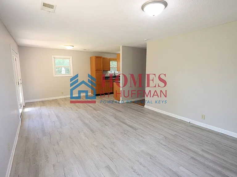 515 E Brumfield Ave — Photo 6