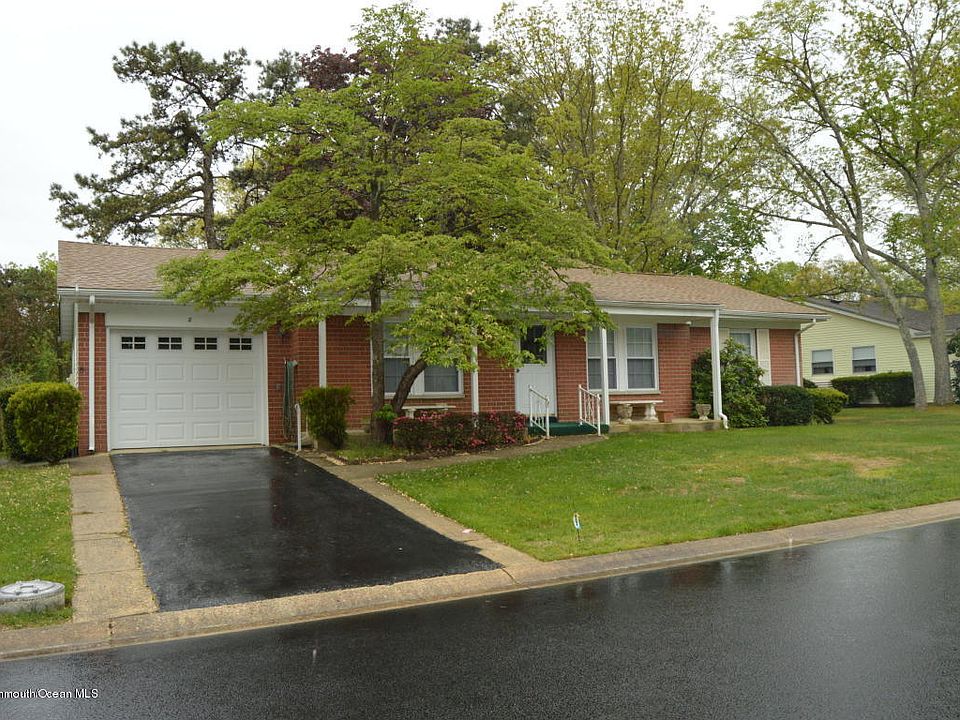 1st image of 8 Bowie Dr