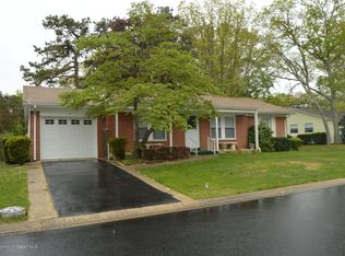 8 Bowie Dr, Whiting, NJ 08759