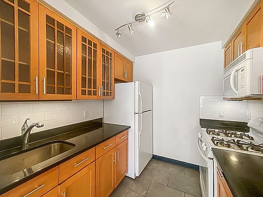5th image of 1405 5th Ave APT 4C