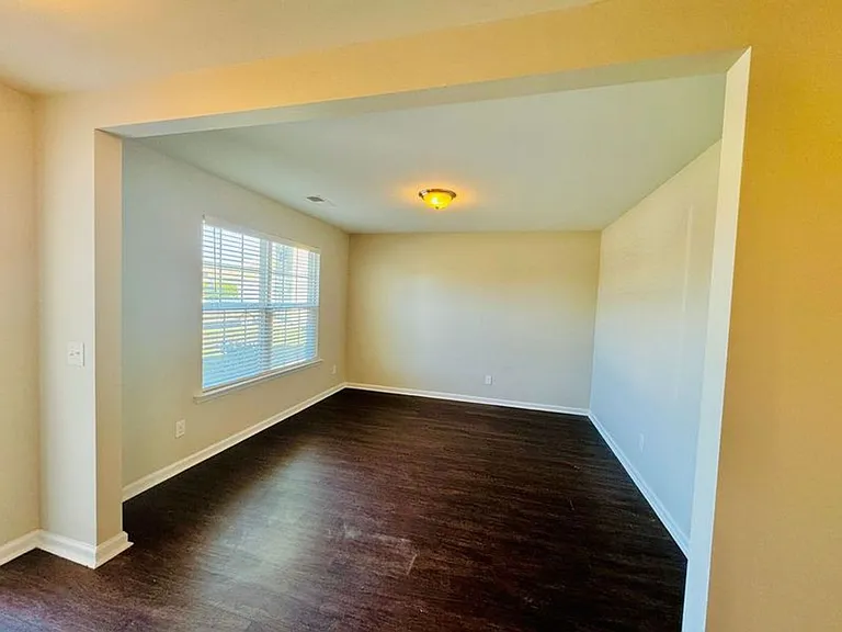 651 Hogan Dr — Photo 4