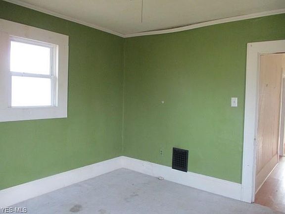 4th image of 487 E 7th St