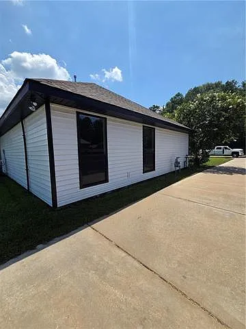 3 bed, 2.0 bath, 1404 sqft, $1,750 — Photo 3