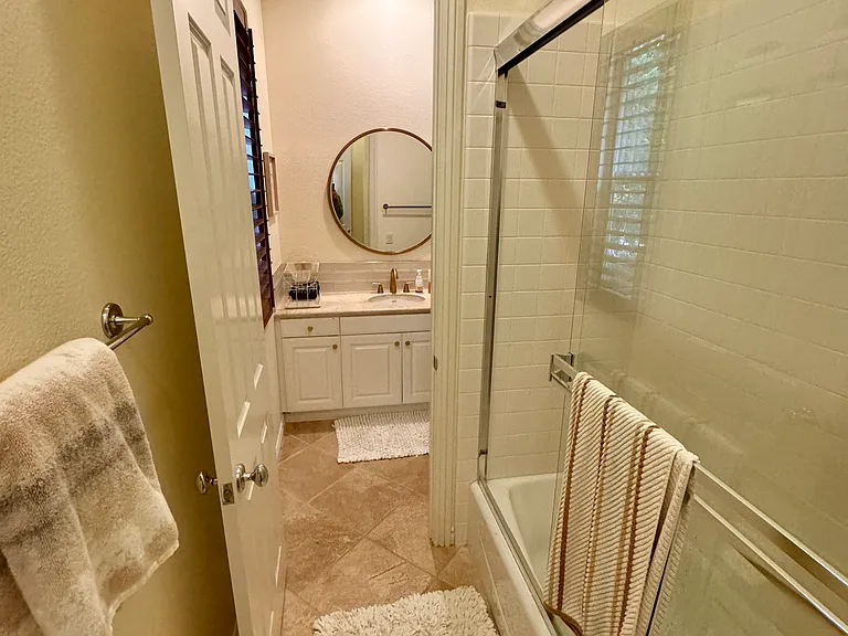 541 Lynwood Dr — Photo 4