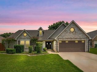 7521 Teakwood Ct, North Richland Hills, TX 76182