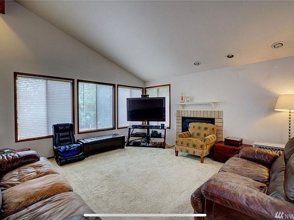 3rd image of 19004 Sunnyside Ave N #B