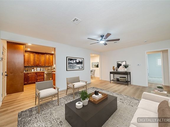 4th image of 8901 Glencoe Dr