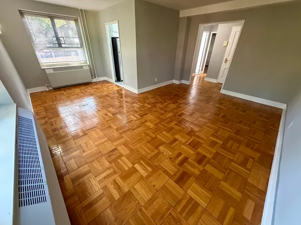 (undisclosed Address), Fresh Meadows, NY 11365