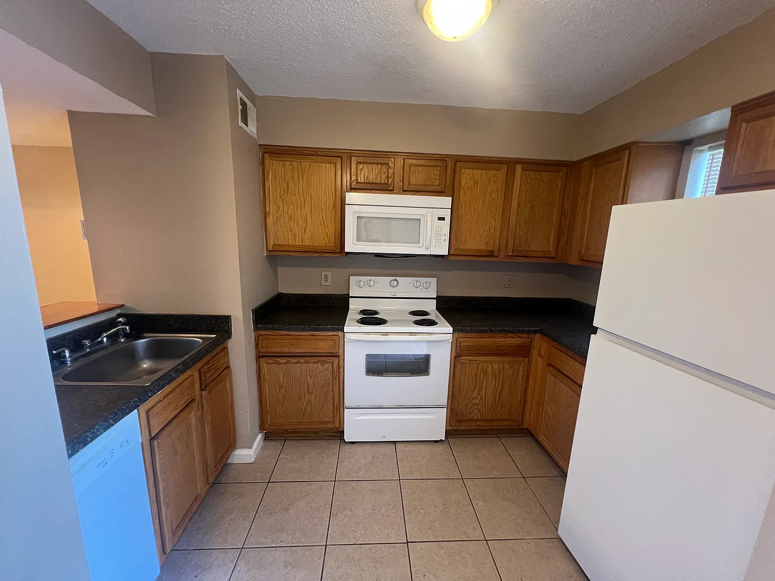 10711 Roger Dr — Photo 2