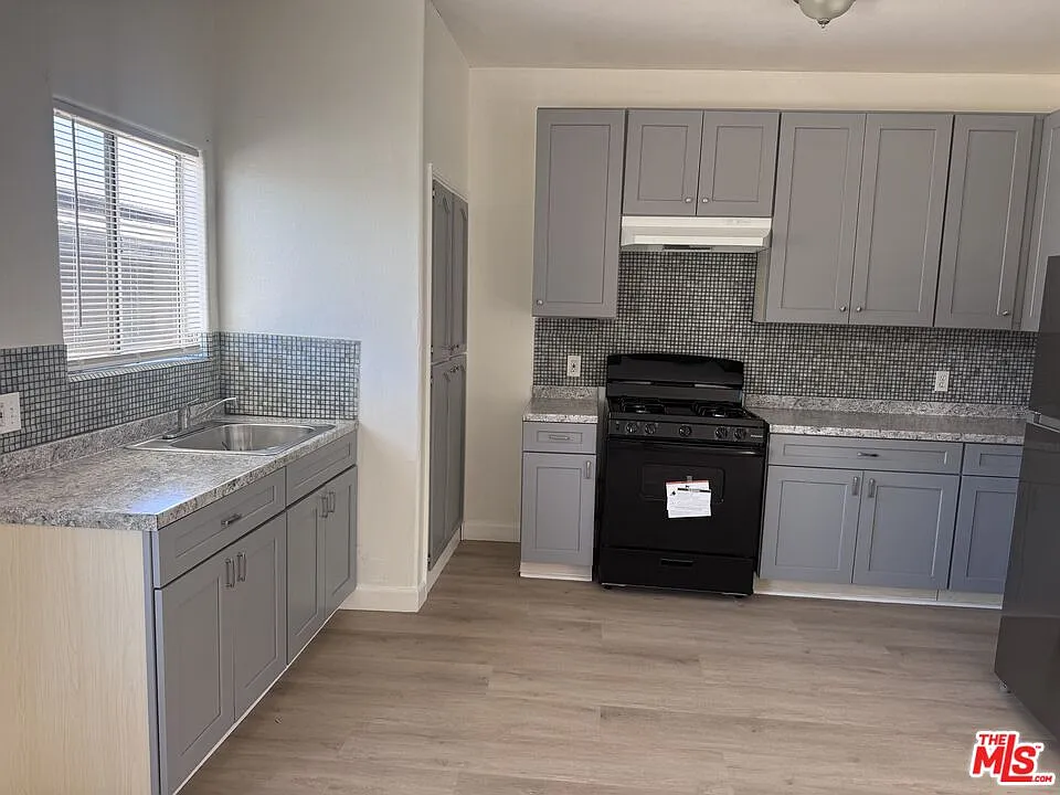 3 bed, 1.0 bath, 1095 sqft, $3,000 — Photo 4