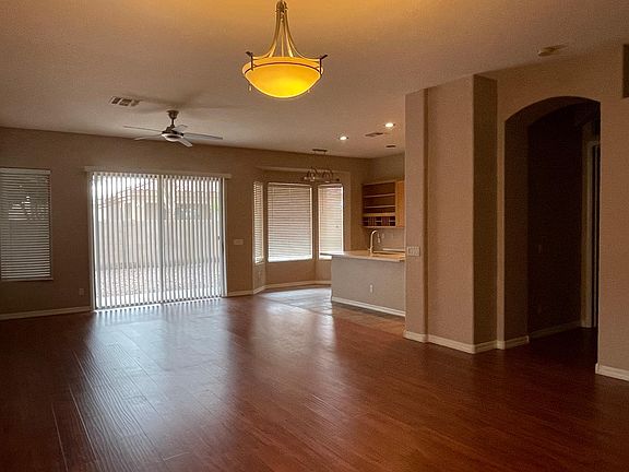 5th image of 852 W Raven Dr