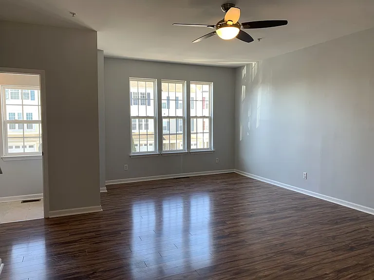 572 S Carlisle St — Photo 20