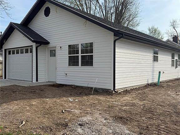 2nd image of 387 Harrison St