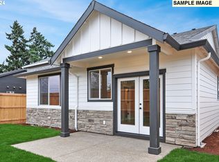 11229 Blueberry Loop NE, Donald, OR 97020