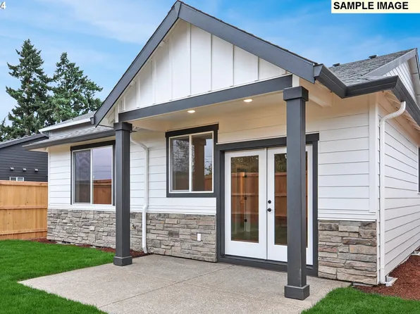 11229 Blueberry Loop NE, Donald, OR 97020