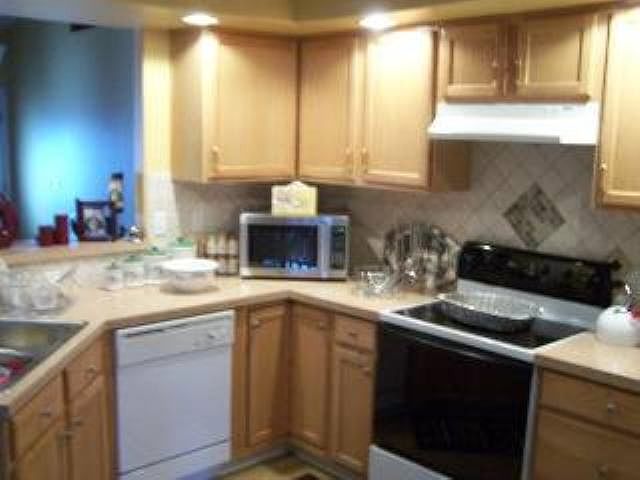 2nd image of 11513 W Irving St