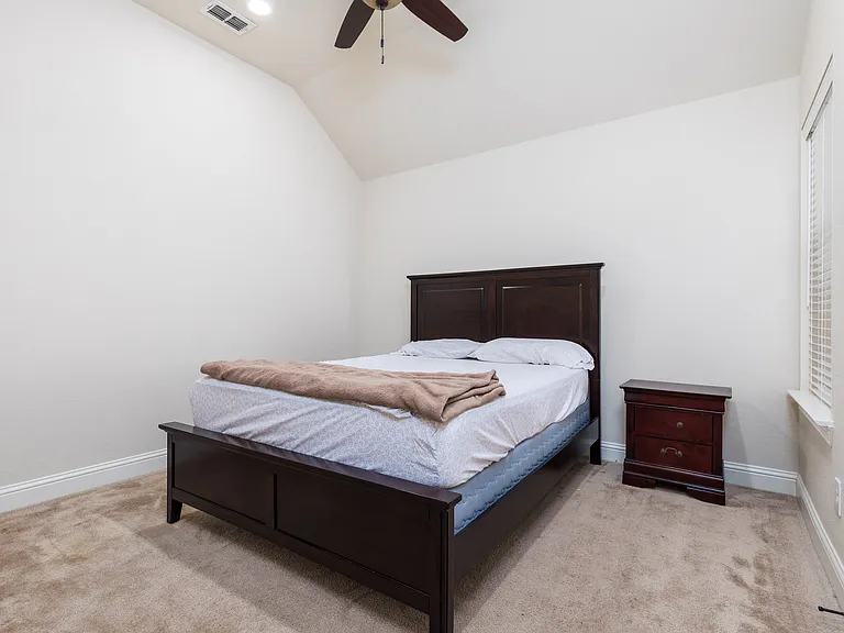 2555 Hannah Cir — Photo 22