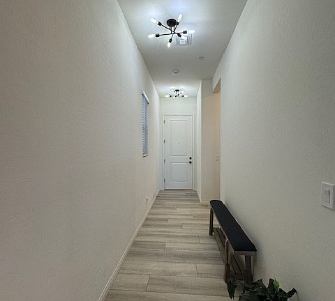 Soaring 10' Ceilings