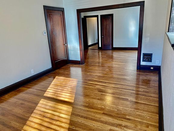 3rd image of 5019 Lindenwood Ave Floor 1