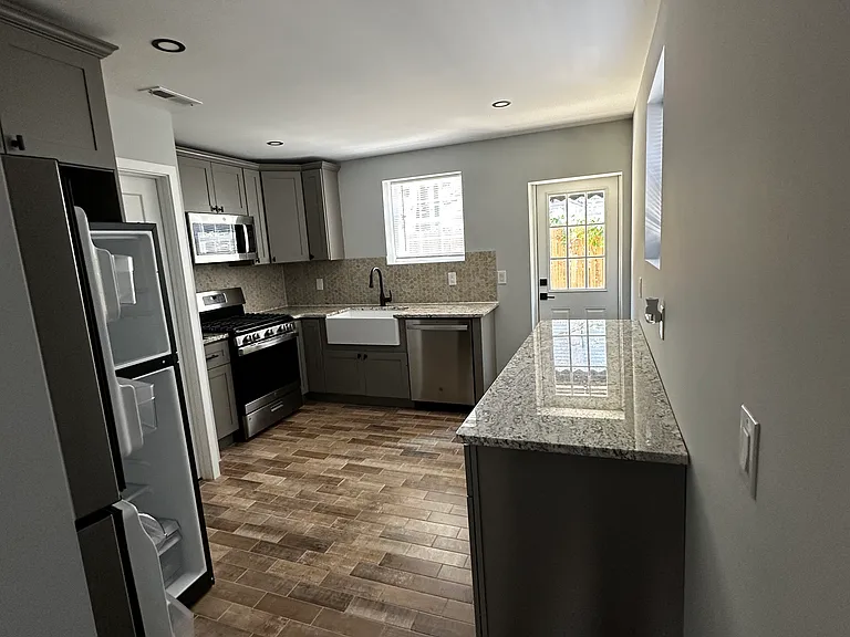 2659 Emerald St — Photo 8