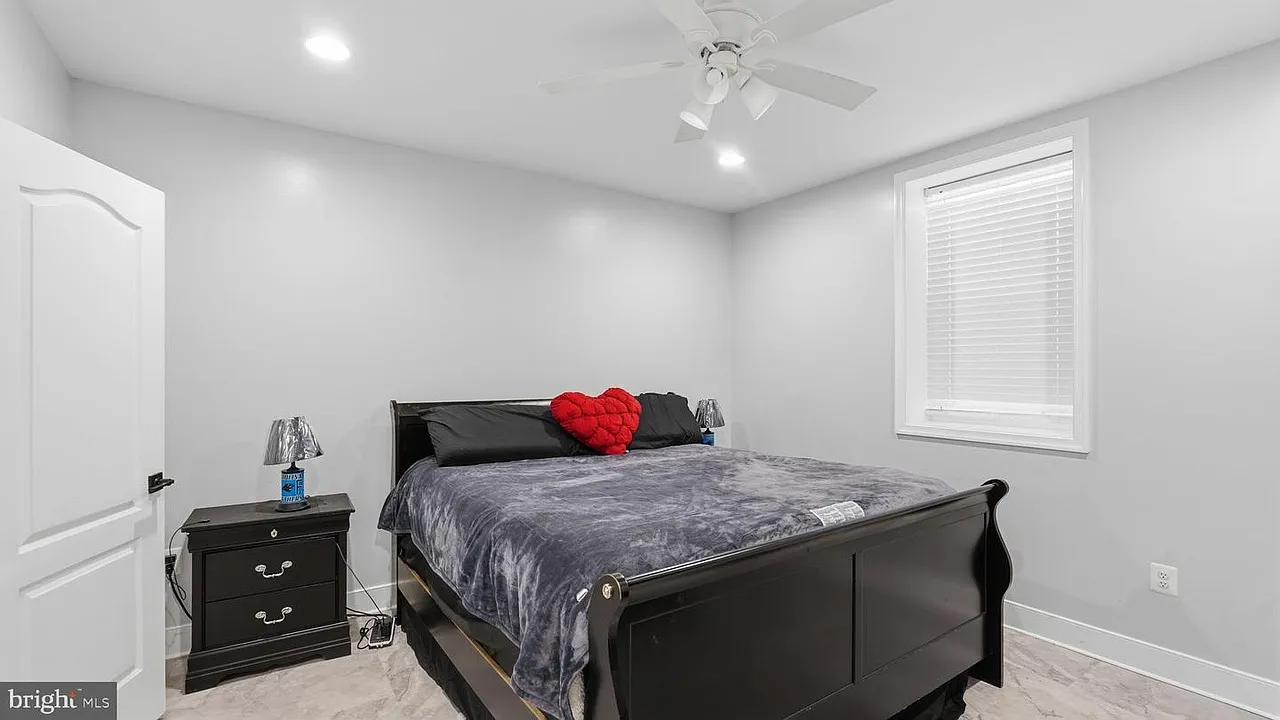 2 bed, 2200 sqft, $1,890 — Photo 4