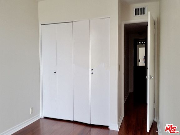 3rd image of 301 S Rexford Dr APT 5
