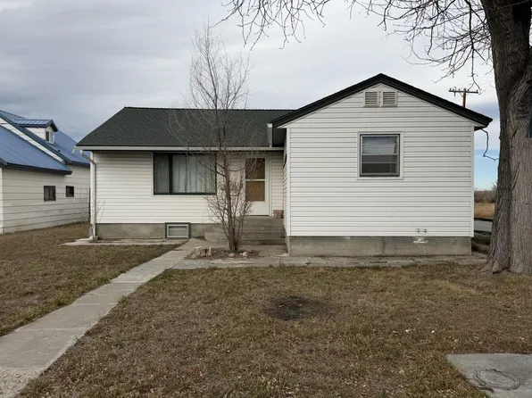 487 E 3rd St, Lovell, WY 82431