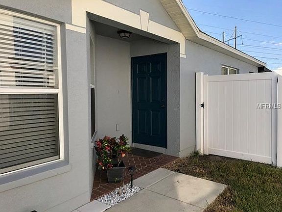 4th image of 8016 Carriage Pointe Dr