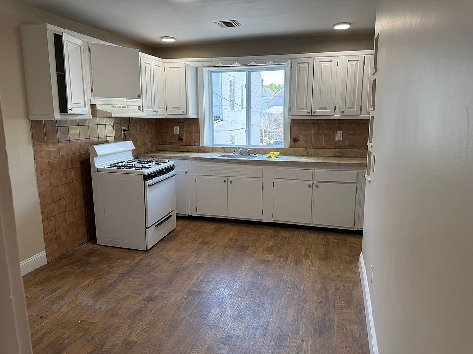 1st image of 72 Benson St APT 4