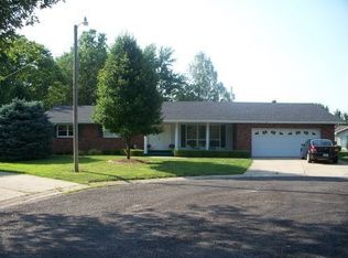 5 Oriole Ct, Highland, IL 62249