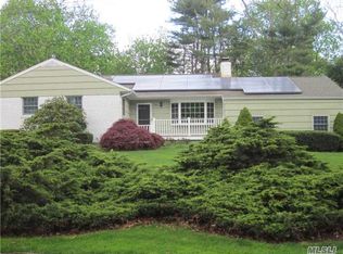 34 William Penn Dr, Stony Brook, NY 11790