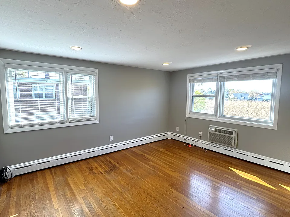 28 Curlew Rd #D