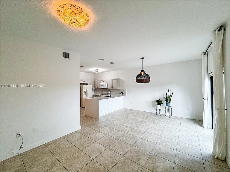 3740 NE 3rd Ct — Photo 7