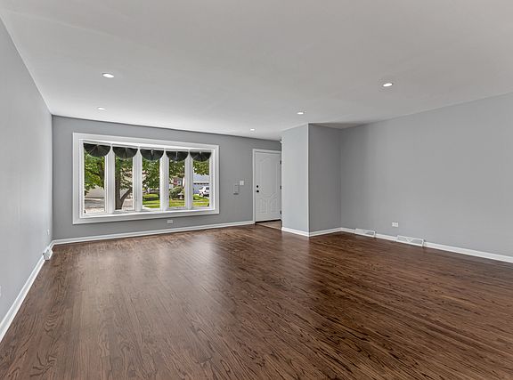 3rd image of 9805 N Grace Ave