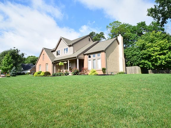 3rd image of 300 Fallriver Dr