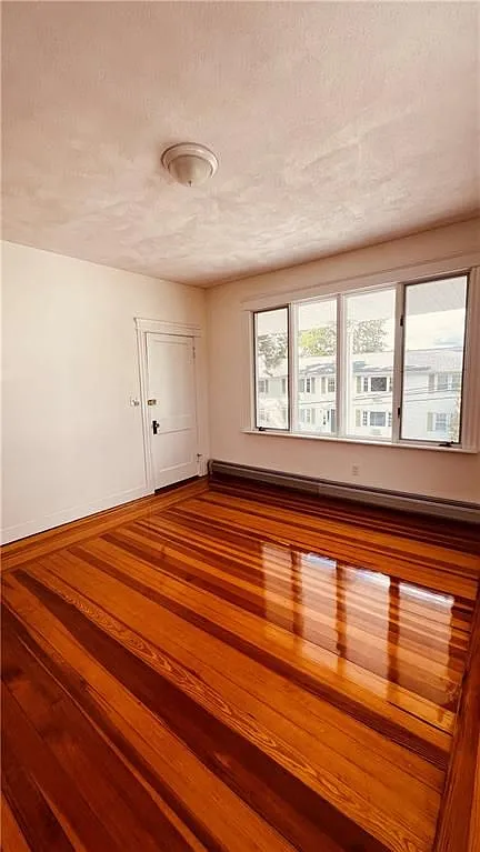 2 bed, 1.0 bath, 1260 sqft, $2,100 — Photo 2