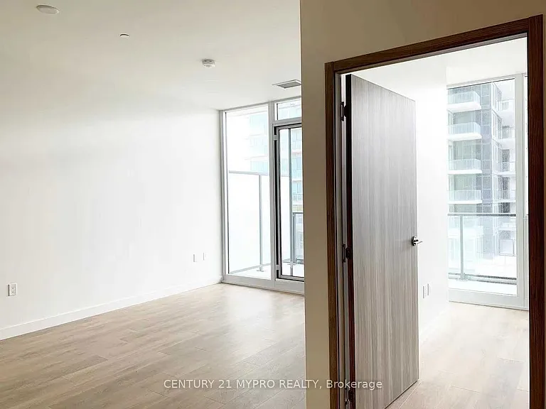 95 McMahon Dr #506 — Photo 15