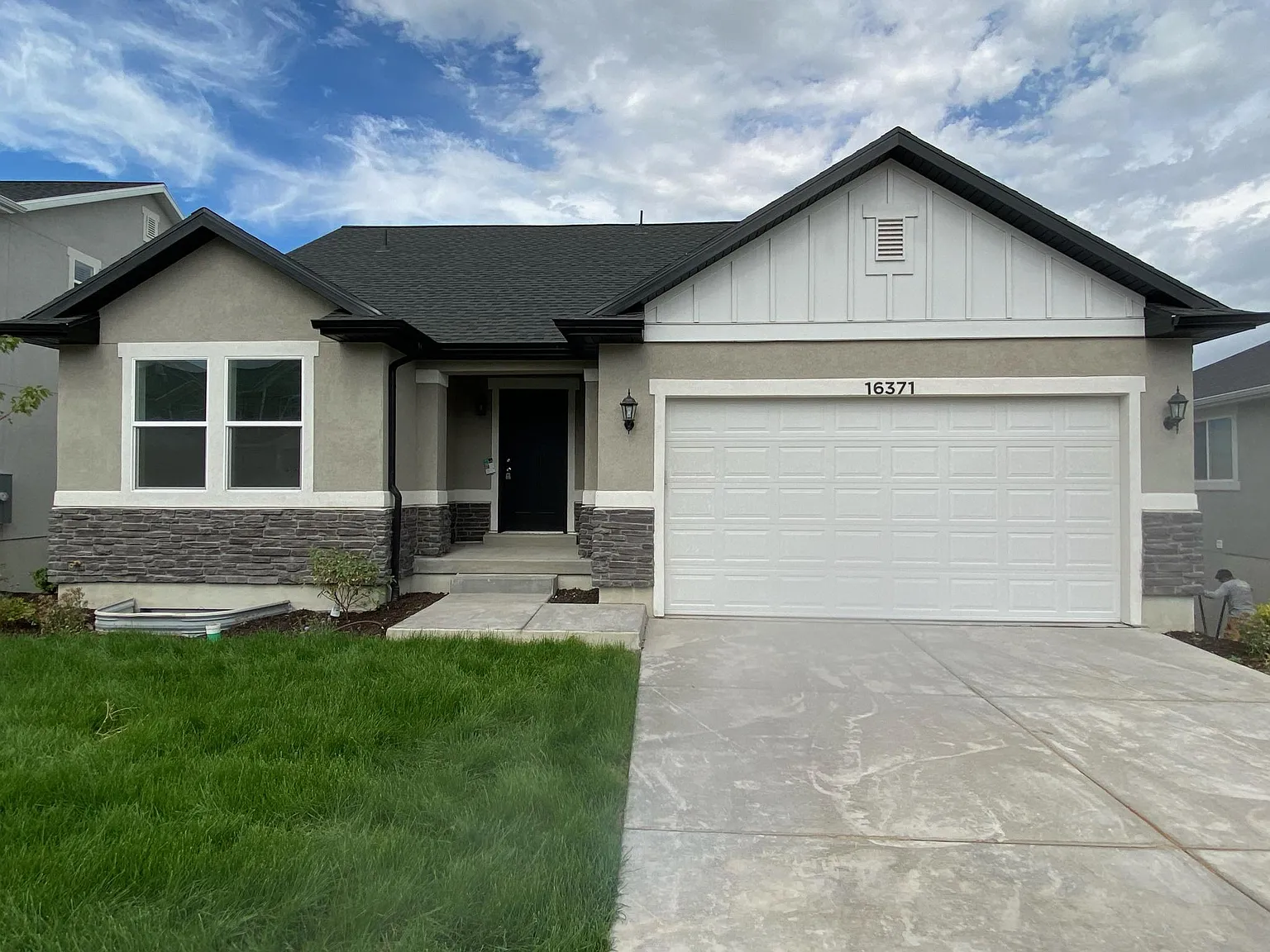 3 bed, 3000 sqft, $3,999 — Photo 2