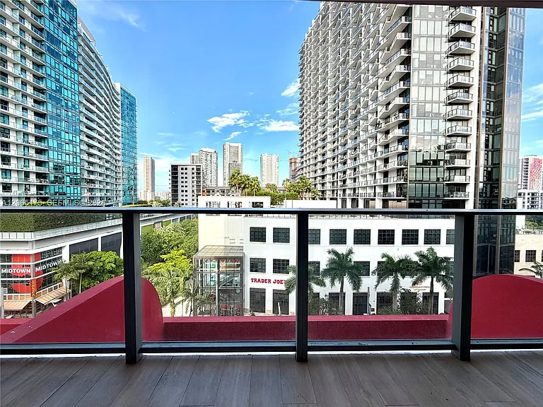 90 NE 32nd St #711 — Photo 35