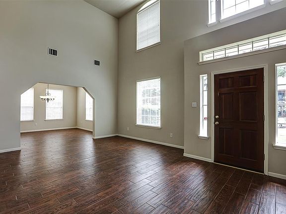 4th image of 230 Cheddington Dr