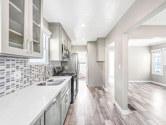 4th image of 1622 Morton Ave #1622