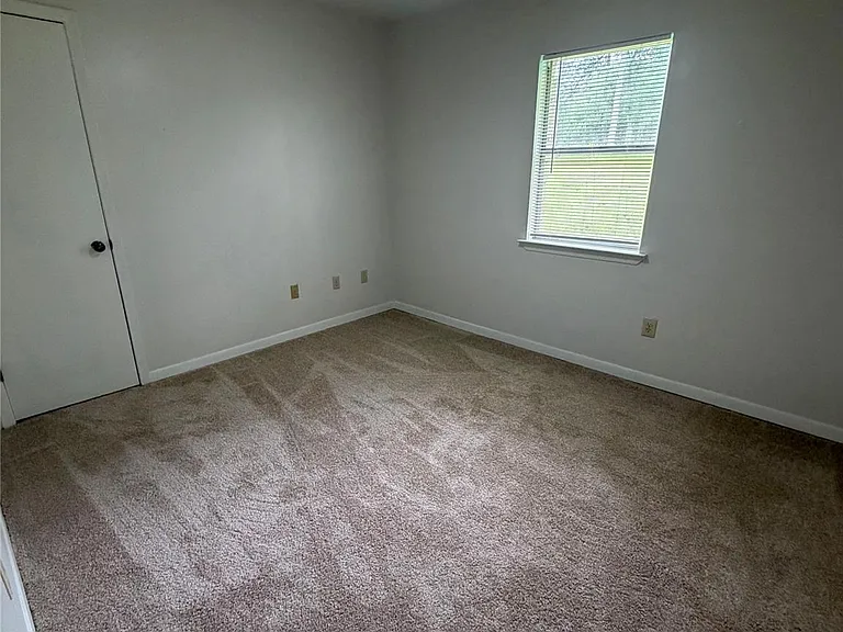 214 The Forest Rd — Photo 10